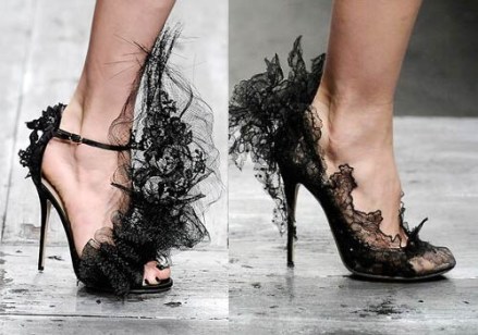 570-800--.Spitzen_Pumps_Valentino_00